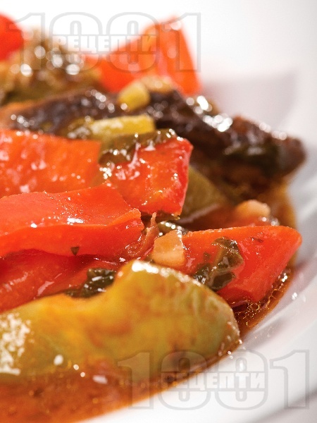 Задушени зеленчуци с доматено пюре - снимка на рецептата